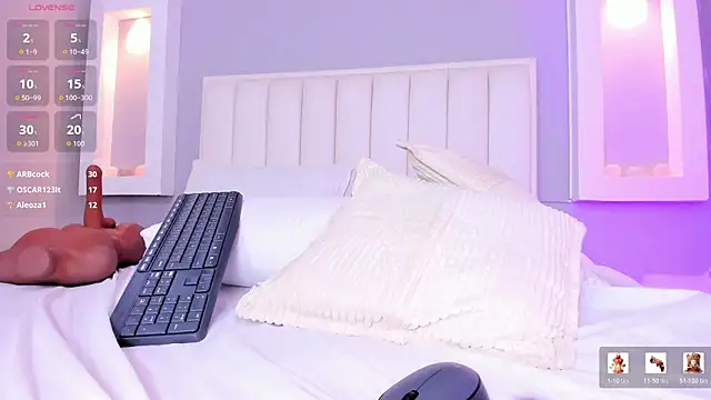 CapricornUwU live cam on StripChat