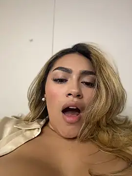Maddy_Beluci live cam on StripChat
