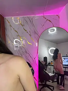babyy_nicols_m live cam on StripChat