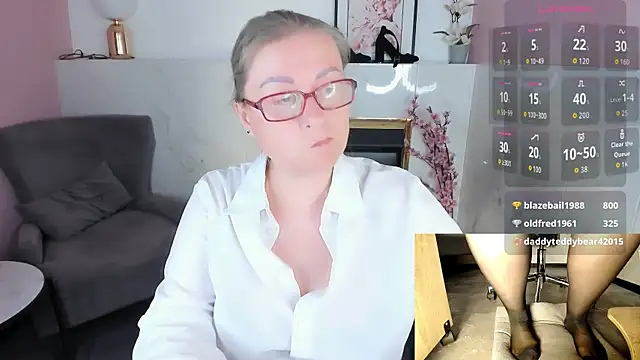 Alexandra_Kind live cam on StripChat