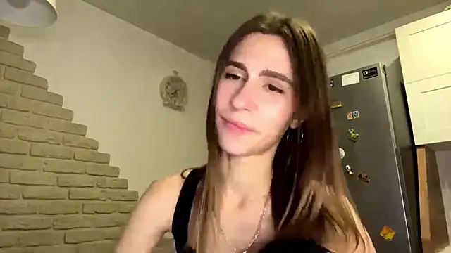 ZaraGuyette live cam on StripChat