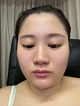 Luckysisi-s live cam on StripChat
