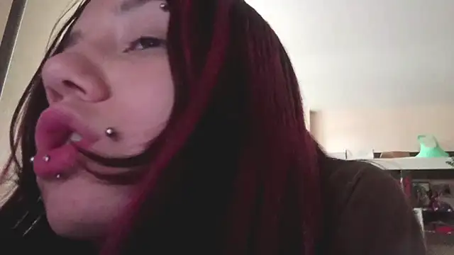 IronicBuckle live cam on StripChat