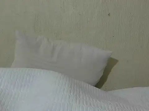 YellowPeaches webcam