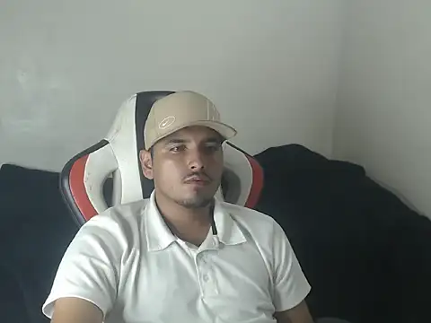 kylian_07 live cam on StripChat