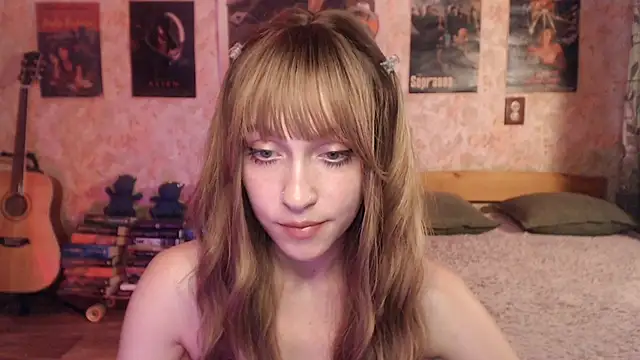 Friendly_Ellie live cam on StripChat
