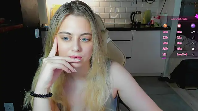 blonde_kellyy