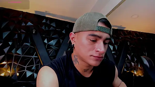 LiamDeeps live sex cam