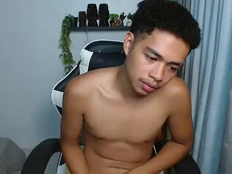 curlyasian_njxx webcam