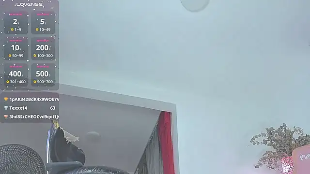 Queen_Morena live cam on StripChat