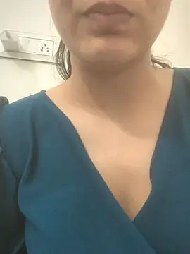 sushmita0 live cam on StripChat
