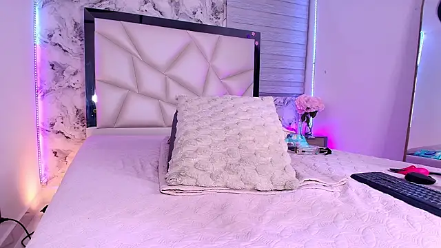 kendal_rossi live cam on StripChat