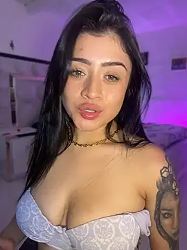 lucianaroy live cam on StripChat