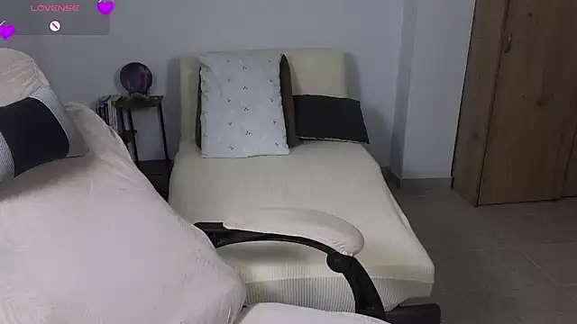 blue__moon_ live cam on StripChat