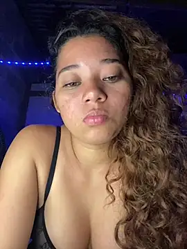 Rico02j live cam on StripChat
