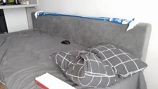 Student_Oliver live cam on StripChat
