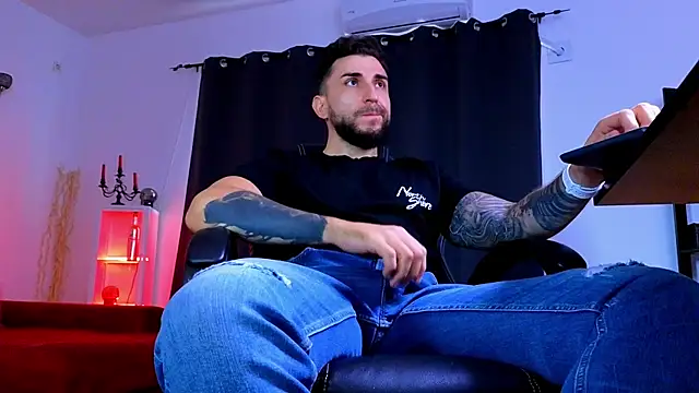 MightyAaron66 webcam