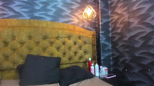 NahomiFireSex webcam