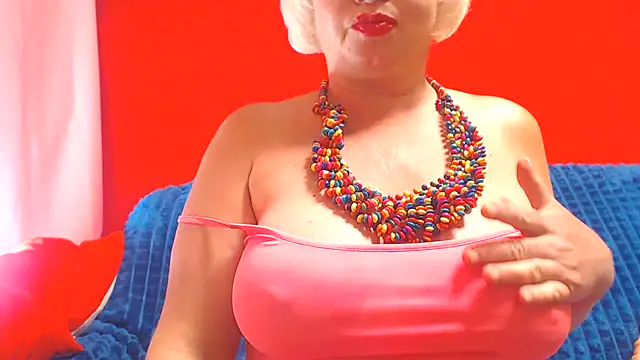 NaughtyMILF4UX webcam