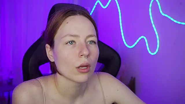 DamnWitchh webcam