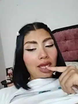 Kylie_brazt live cam on StripChat
