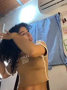Miily_0 live cam on StripChat