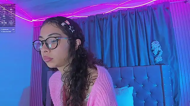 Sarah_Moon1 live cam on StripChat