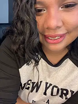 Rashell1_Queen live cam on StripChat