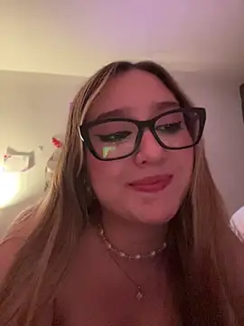 MoraInFire live cam on StripChat