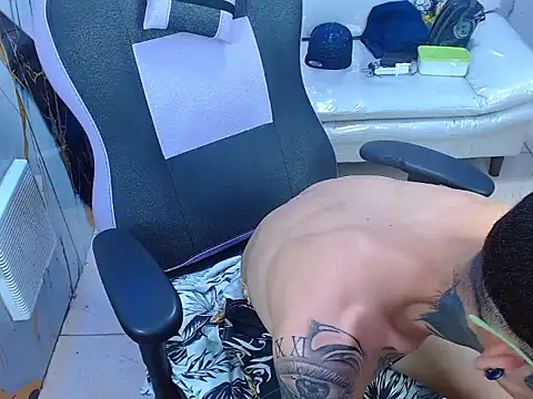 Boy_tatto77 live cam on StripChat