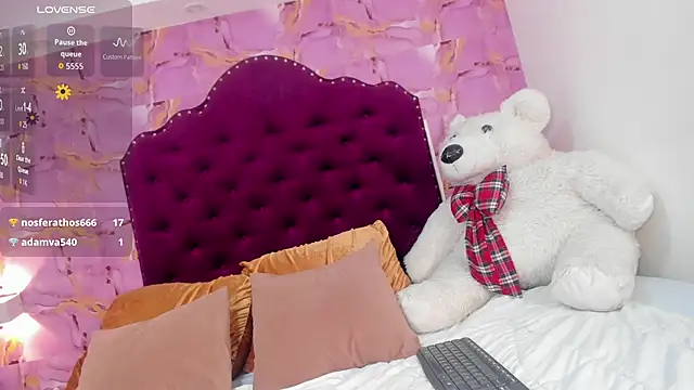 luna_bloomm_ webcam