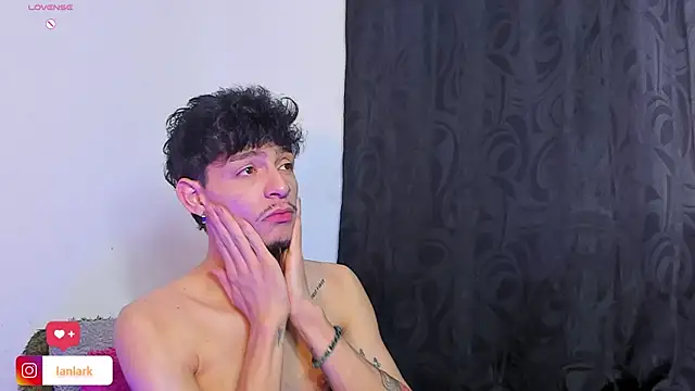 _IanLark live cam on StripChat