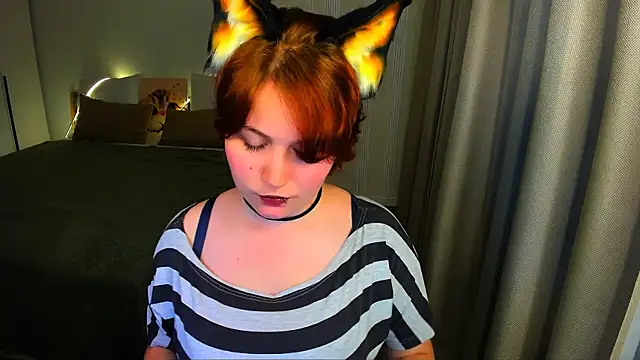 MiaLacrice webcam