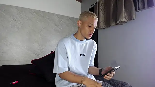Camilo_Contreras live cam on StripChat