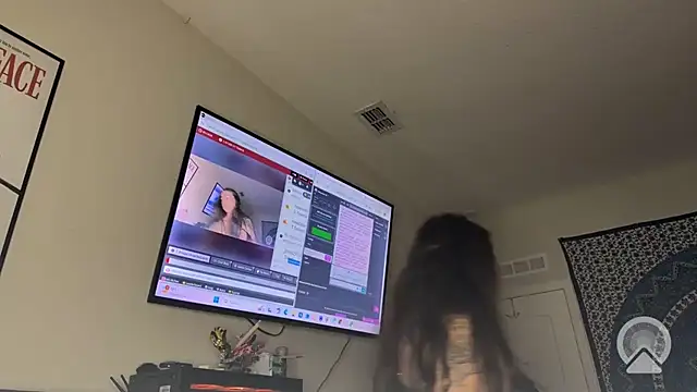Tikisweetz25 webcam