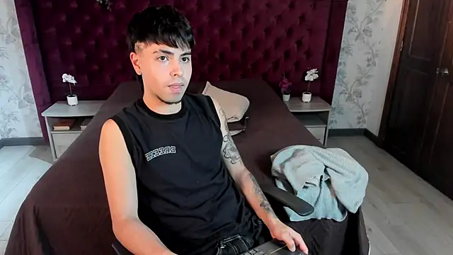 FedeViale live cam on StripChat