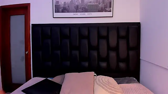 Ladies_Wallen live cam on StripChat