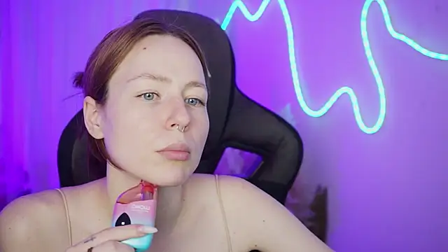 DamnWitchh webcam