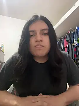 petitelatino live cam on StripChat