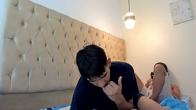 Mrbravo_25 live cam on StripChat