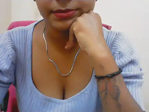 LovingPihu webcam