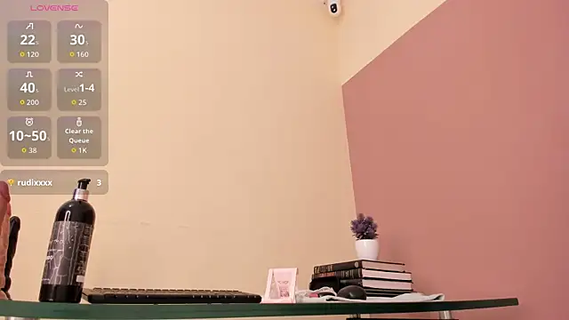 ElaineLaurent live cam on StripChat