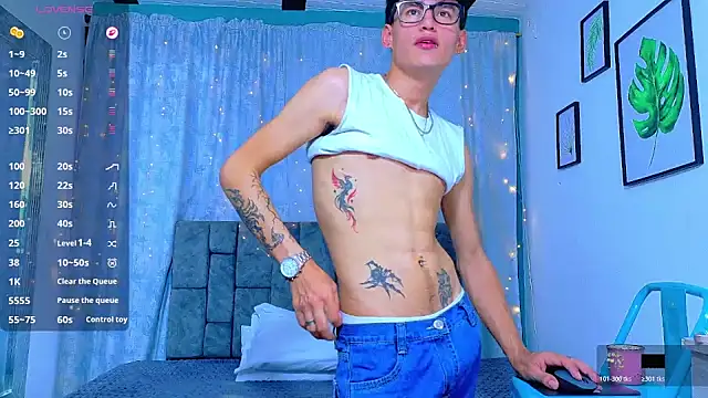 NicolasTorrez live cam on StripChat