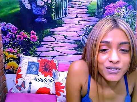 IndianPretty14u2Luv webcam