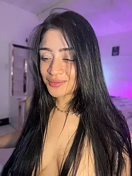 lucianaroy live cam on StripChat