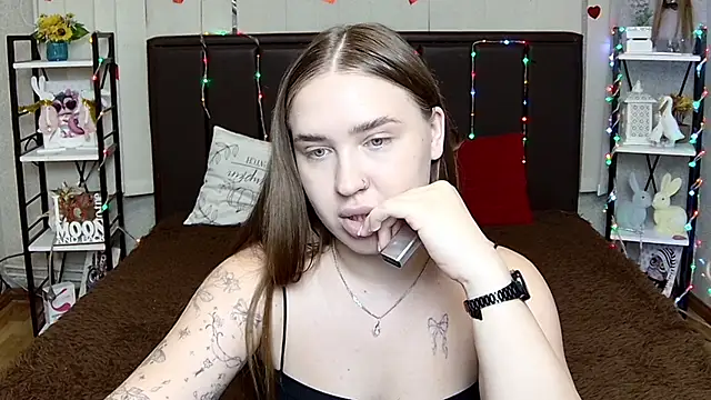 LauraHlot webcam