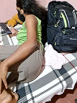 isha_zara webcam