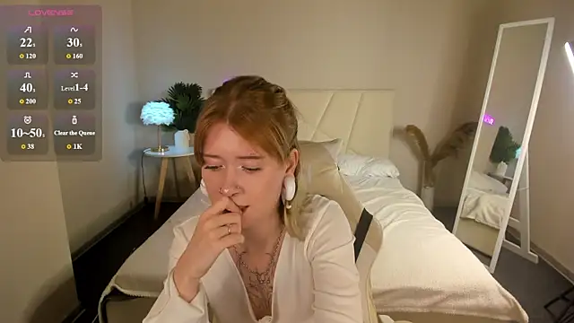 Elira_Vane webcam