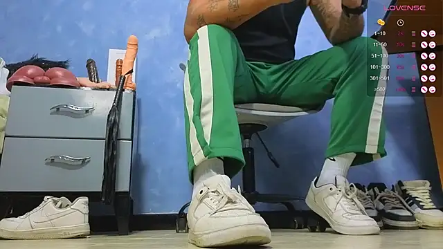 TomLover_12 webcam