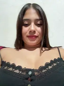 Saraaaaaaxnx live cam on StripChat